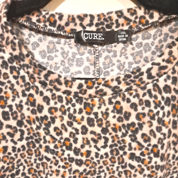๐ Plus Size Animal Print Blouse nwot - Picture 3 of 6